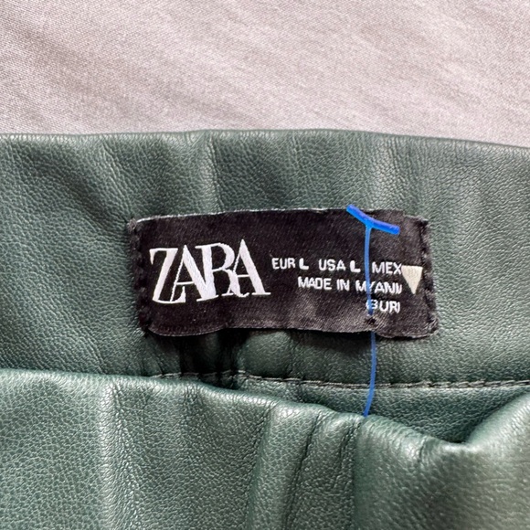 Zara Faux Leather Pants Womens Large Green Pleated Tapered Event Casual - Picture 3 of 4